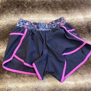 Lululemon Size 4 inseam 4 Navy/purple